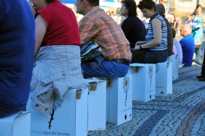 Dresden Opera Festival stools & flower – German – Foldlife - 03 chapter - (7)